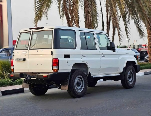 TOYOTA LANDCRUISER HARD-TOP Image 13