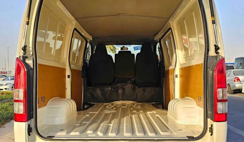 TOYOTA HIACE STANDARD ROOF CARGO PETROL V4 2.7L M/T full