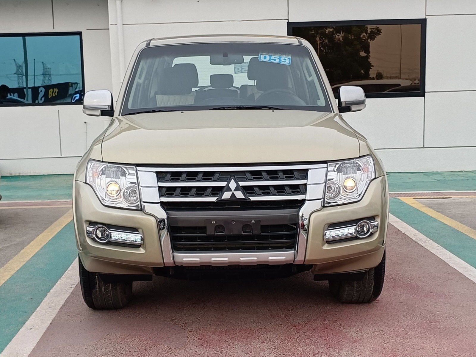ميتسوبيشي باجيرو GLS 2018 بنزين V6 سعة 3.5 لتر ناقل حركة أوتوماتيكي
