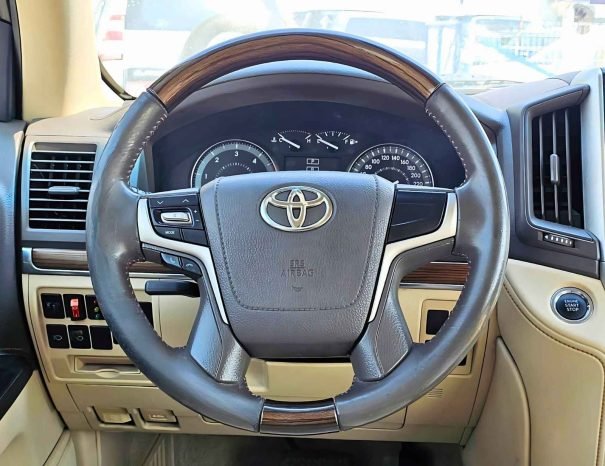 TOYOTA LANDCRUISER Image 6