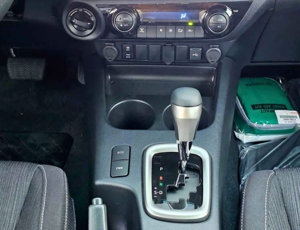 TOYOTA HILUX Image 4