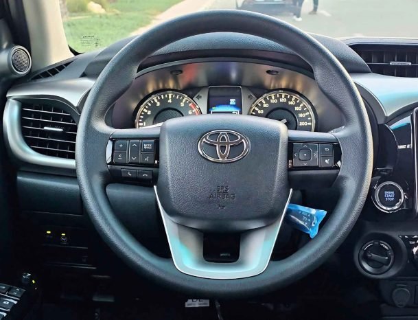 TOYOTA HILUX Image 5