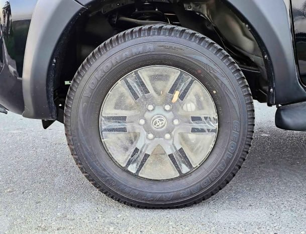 TOYOTA HILUX Image 11