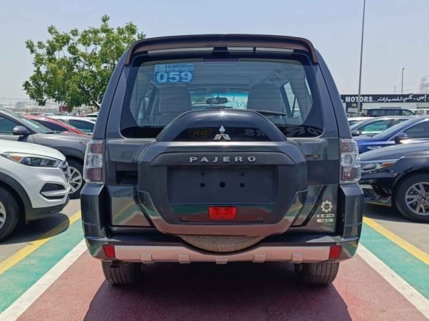 MITSUBISHI PAJERO Image 14
