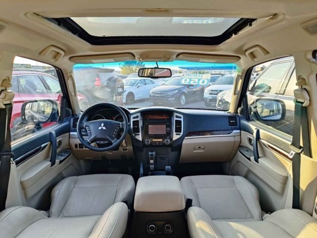 MITSUBISHI PAJERO Image 6