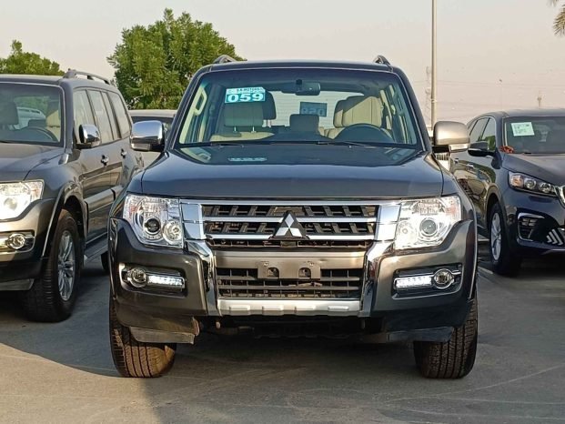MITSUBISHI PAJERO Image 1