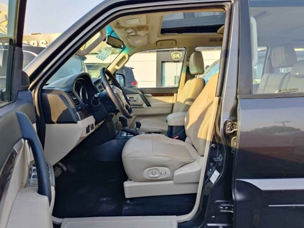 MITSUBISHI PAJERO Image 10