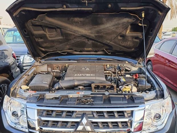 MITSUBISHI PAJERO Image 12