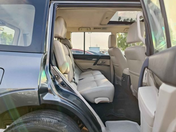 MITSUBISHI PAJERO Image 7