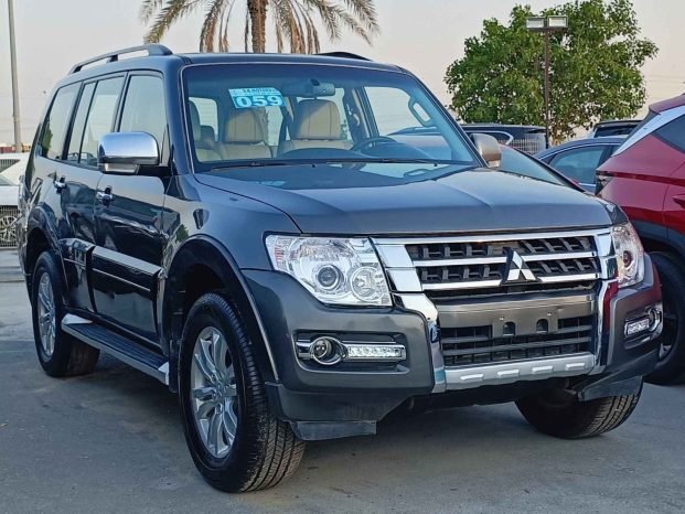 MITSUBISHI PAJERO Image 2
