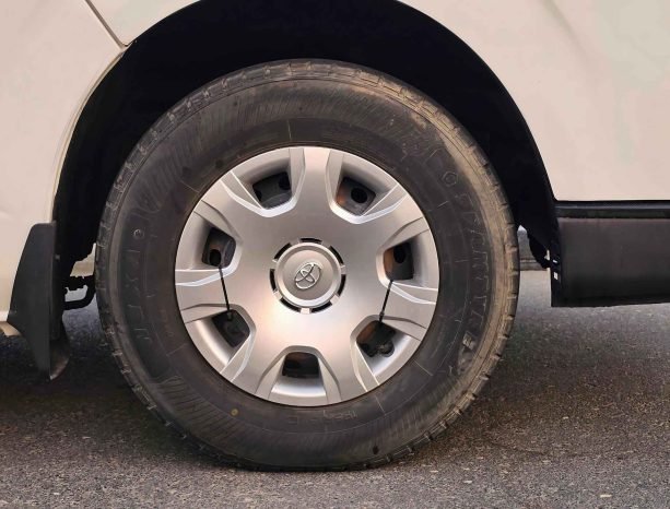 TOYOTA HIACE Image 10