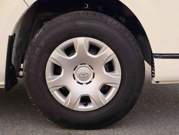TOYOTA HIACE Image 10