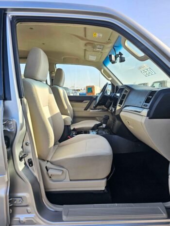 MITSUBISHI PAJERO Image 8