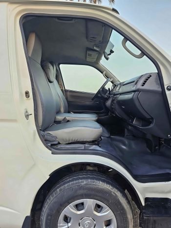 TOYOTA HIACE Image 8