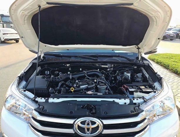 TOYOTA HILUX Image 10