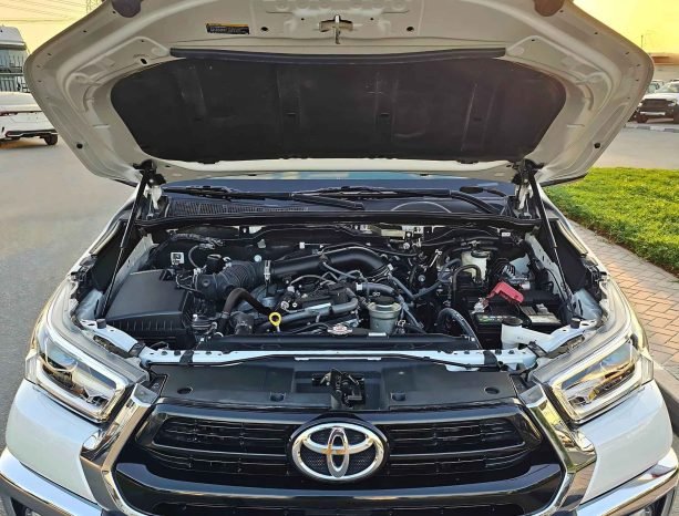 TOYOTA HILUX Image 10