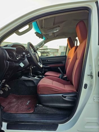 TOYOTA HILUX Image 8