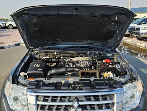 MITSUBISHI PAJERO Image 12