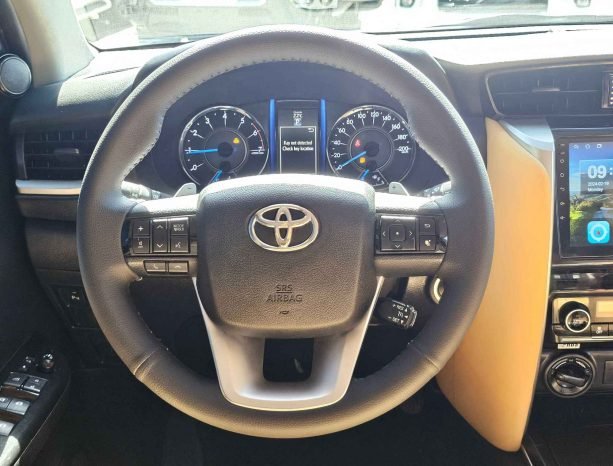 TOYOTA FORTUNER Image 5