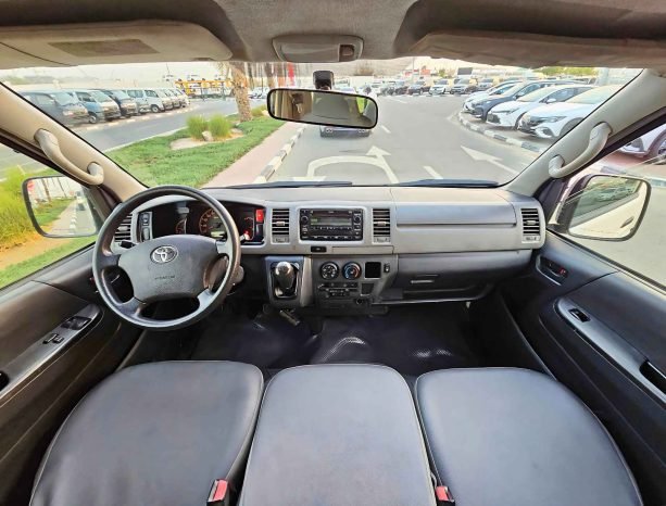 TOYOTA HIACE Image 7