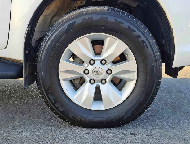 TOYOTA HILUX Image 9