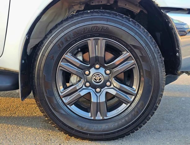 TOYOTA HILUX Image 9
