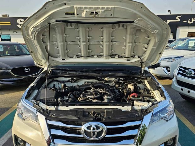 TOYOTA FORTUNER Image 12