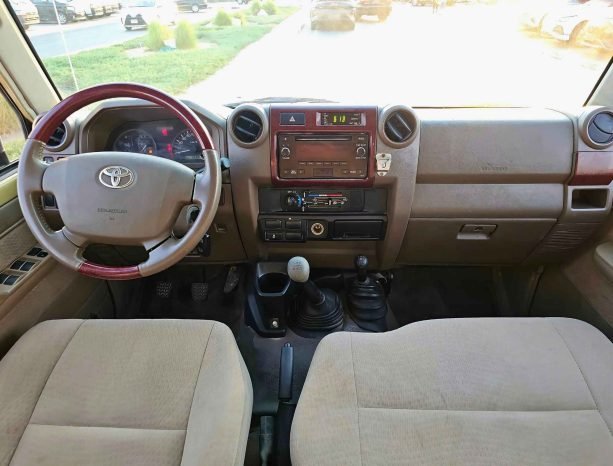 TOYOTA LAND CRUISER PICKUP Изображение 4