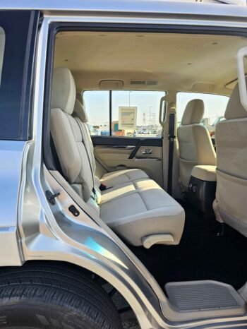MITSUBISHI PAJERO Image 6