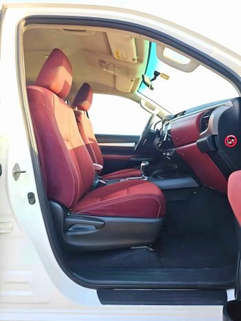 TOYOTA HILUX Image 7