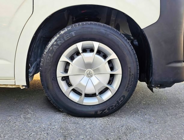 TOYOTA HIACE Image 11