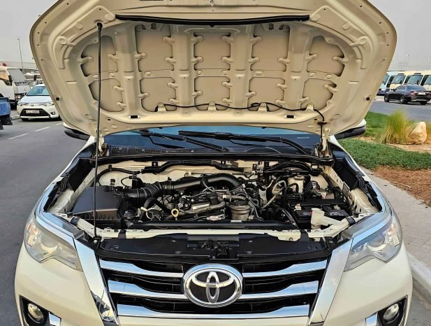 TOYOTA FORTUNER Image 12