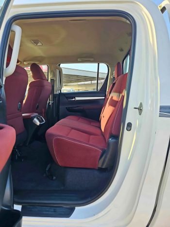 TOYOTA HILUX Image 5