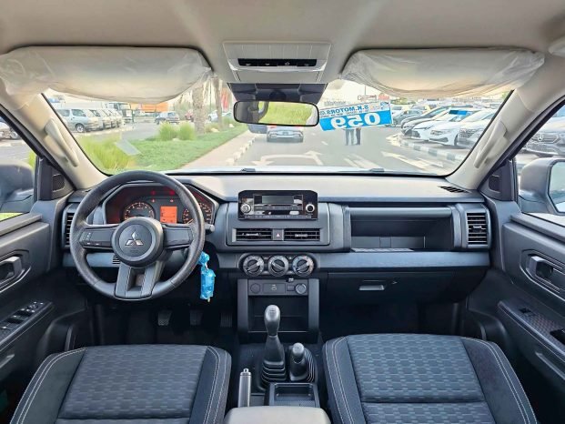 MITSUBISHI L200 Image 4