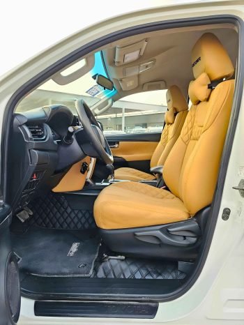 TOYOTA FORTUNER Image 10