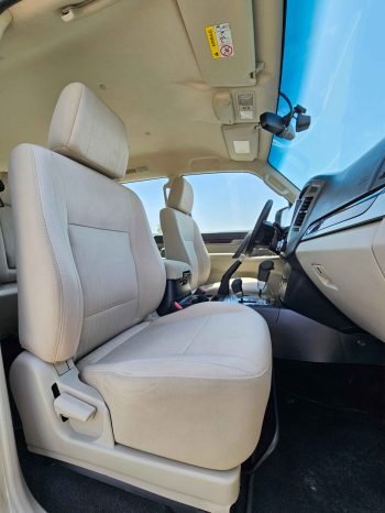 MITSUBISHI PAJERO Image 6