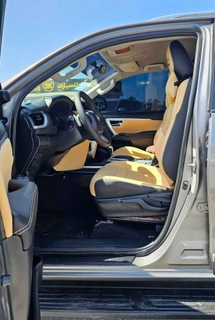TOYOTA FORTUNER Image 10