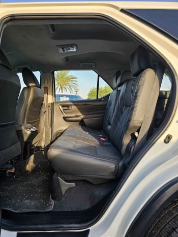 TOYOTA FORTUNER Image 8