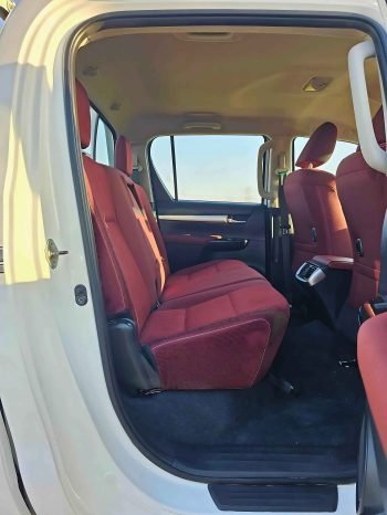 TOYOTA HILUX Image 6