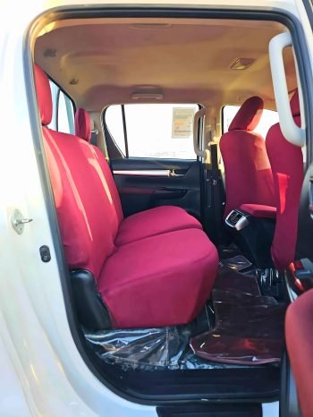TOYOTA HILUX Image 5