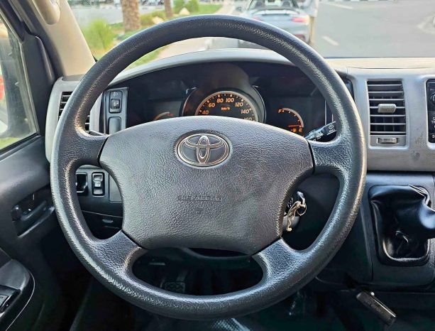 TOYOTA HIACE Image 6
