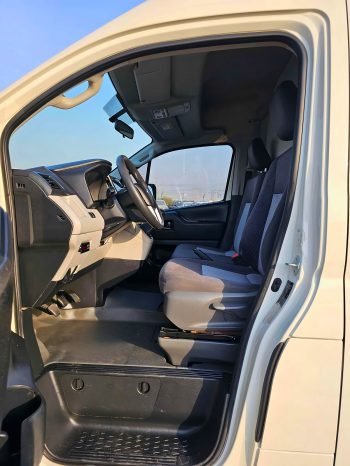 TOYOTA HIACE Image 10