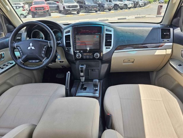 MITSUBISHI PAJERO Image 5
