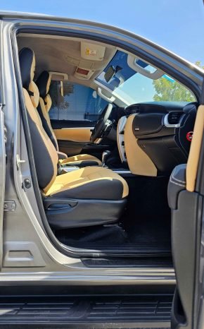 TOYOTA FORTUNER Image 9