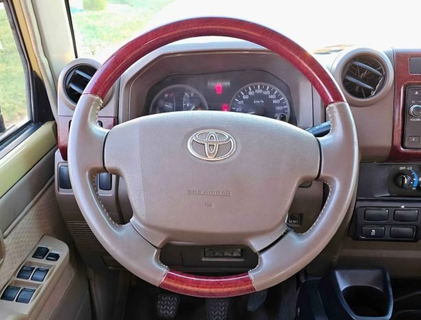 TOYOTA LAND CRUISER PICKUP Изображение 3