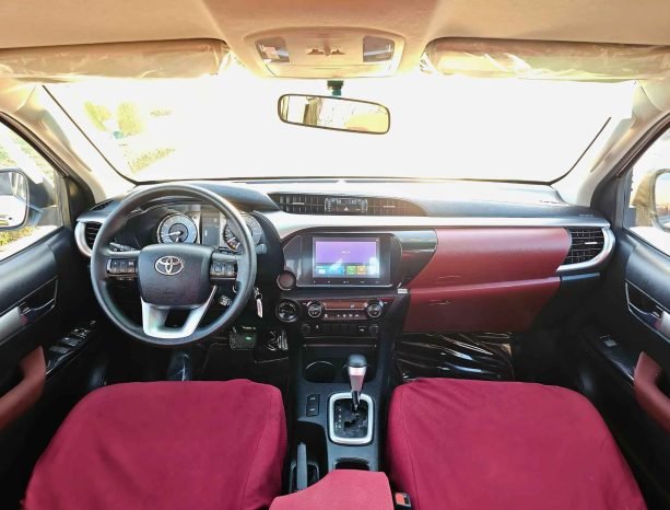 TOYOTA HILUX Image 4