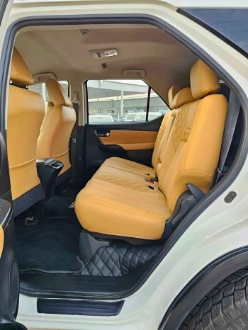 TOYOTA FORTUNER Image 8