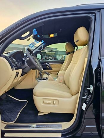 TOYOTA LANDCRUISER Image 12
