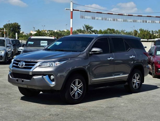 TOYOTA FORTUNER Image 2