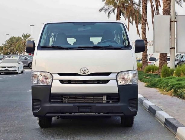 TOYOTA HIACE Image 1